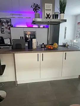 German Milf online show from October 26, 2025, 1:44 pm