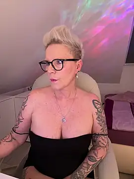 Snapshot of German_Milf chatting on April 17, 2026, 1:03 pm German Milf online show from April 17, 2026, 1:03 pm