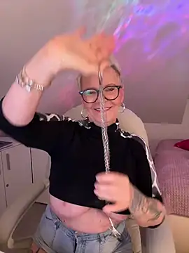 German Milf online show from April 14, 2026, 12:32 pm