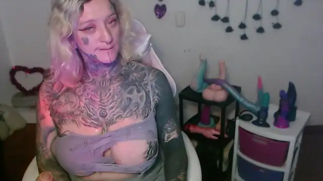 SLOPPYTITSS online show from April 7, 2026, 10:39 am