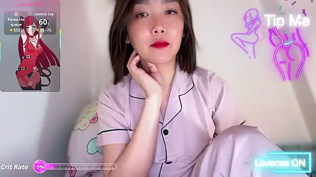Snapshot of TR4NSCUTI3 chatting on June 11, 2026, 10:40 pm TR4NSCUTI3 online show from June 11, 2026, 10:40 pm