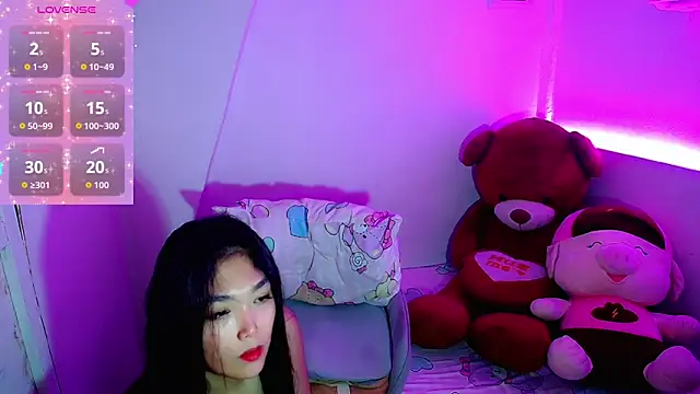 TR4NSCUTI3 online show from November 6, 2025, 8:57 pm