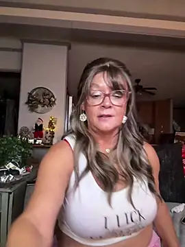 cowgirlc online show from November 19, 2025, 3:28 am