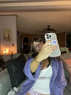 cowgirlc online show from February 19, 2025, 3:28 am