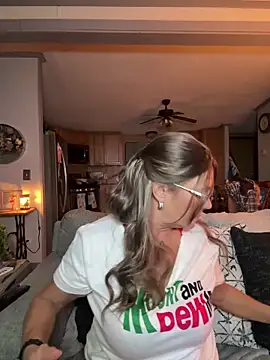 cowgirlc online show from October 1, 2025, 2:38 am