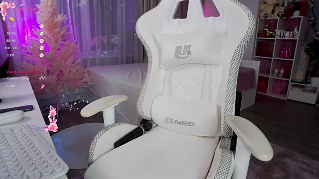 Snapshot of my--Polina chatting on December 20, 2025, 7:50 pm my--Polina online show from December 20, 2025, 7:50 pm