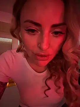 Snapshot of EmaSalis chatting on March 15, 2026, 9:05 am EmaSalis online show from March 15, 2026, 9:05 am