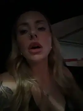 Snapshot of EmaSalis chatting on April 10, 2026, 11:50 am EmaSalis online show from April 10, 2026, 11:50 am