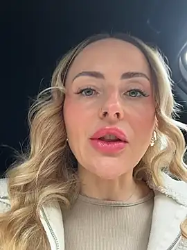 Snapshot of EmaSalis chatting on March 5, 2026, 7:49 am EmaSalis online show from March 5, 2026, 7:49 am