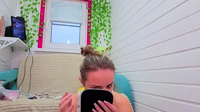 Misss Vikk online show from November 20, 2025, 6:36 am