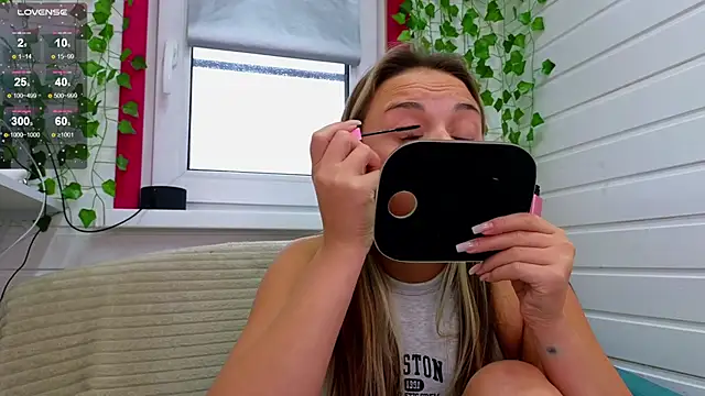 Misss Vikk online show from October 13, 2025, 7:54 am