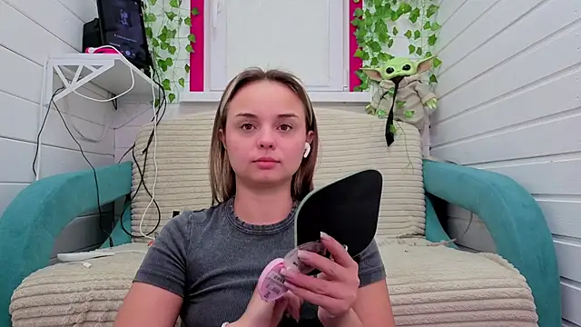 Misss Vikk online show from November 10, 2025, 6:40 am