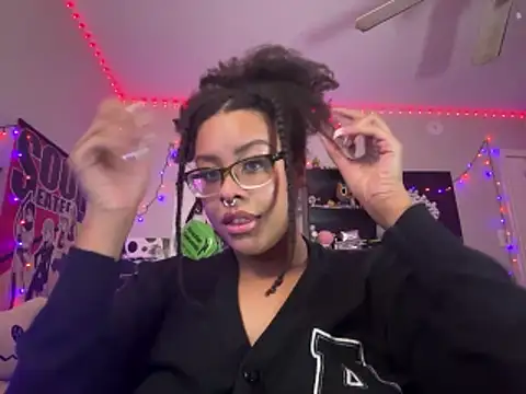 N1NT3NDH03 online show from December 5, 2025, 4:22 am