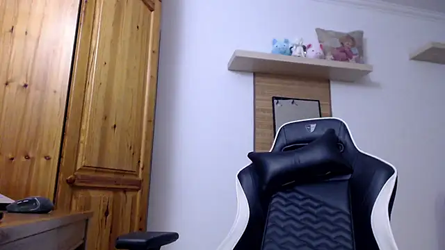 Lisakisss online show from November 19, 2025, 6:35 am