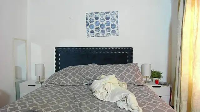 Snapshot of ZulyMichels chatting on April 13, 2026, 12:31 pm ZulyMichels online show from April 13, 2026, 12:31 pm