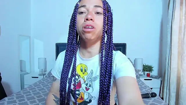 Snapshot of ZulyMichels chatting on April 15, 2026, 12:32 pm ZulyMichels online show from April 15, 2026, 12:32 pm