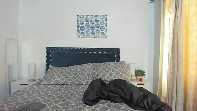 Snapshot of ZulyMichels chatting on March 3, 2026, 12:23 pm ZulyMichels online show from March 3, 2026, 12:23 pm