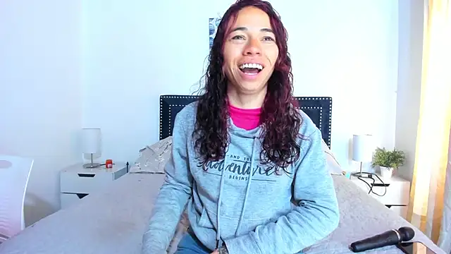 ZulyMichels online show from October 16, 2025, 12:13 pm