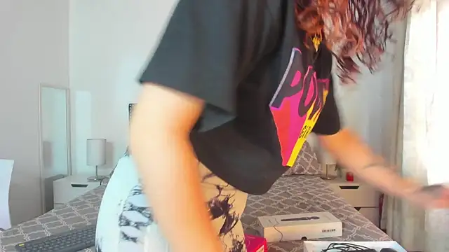 Snapshot of ZulyMichels chatting on April 2, 2026, 12:23 pm ZulyMichels online show from April 2, 2026, 12:23 pm