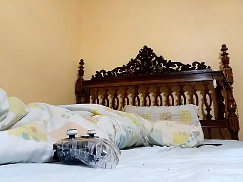 White rabbit  online show from November 8, 2025, 12:47 am