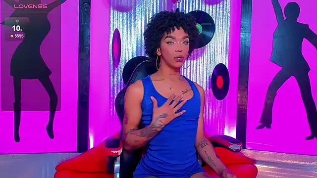 nickyminach  online show from April 18, 2026, 7:29 pm