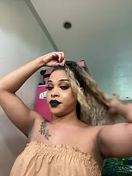 Snapshot of MarryQueen22 chatting on February 25, 2026, 12:11 am MarryQueen22 online show from February 25, 2026, 12:11 am