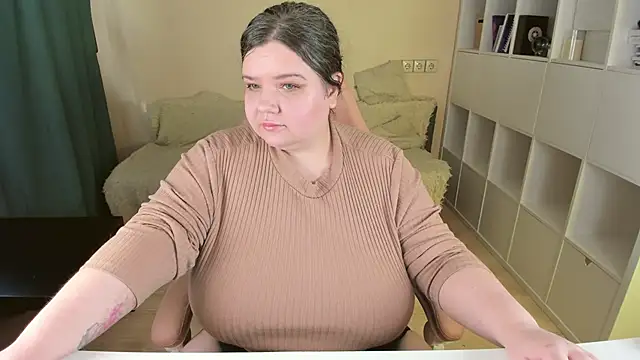 Snapshot of PlumPie chatting on October 11, 2025, 9:43 am PlumPie online show from October 11, 2025, 9:43 am