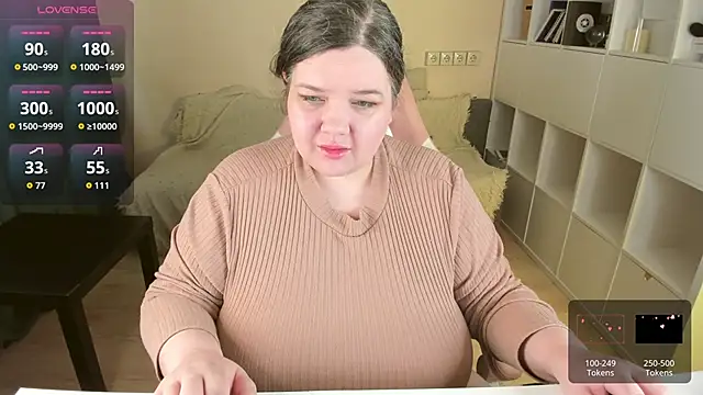 Snapshot of PlumPie chatting on September 14, 2025, 10:37 am PlumPie online show from September 14, 2025, 10:37 am