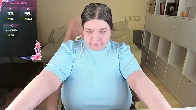 PlumPie online show from April 17, 2026, 2:36 am