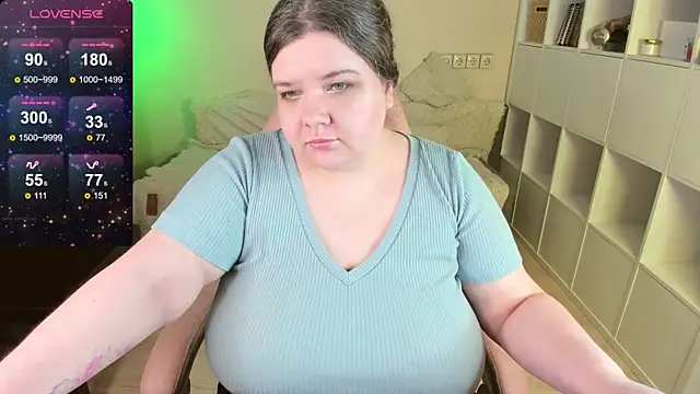 Snapshot of PlumPie chatting on December 1, 2024, 5:40 pm PlumPie online show from December 1, 2024, 5:40 pm