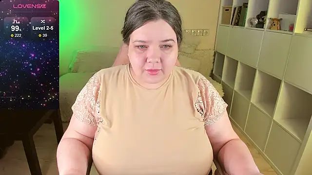 Snapshot of PlumPie chatting on March 1, 2025, 5:38 pm PlumPie online show from March 1, 2025, 5:38 pm