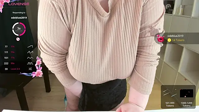 Snapshot of PlumPie chatting on September 27, 2025, 3:29 pm PlumPie online show from September 27, 2025, 3:29 pm