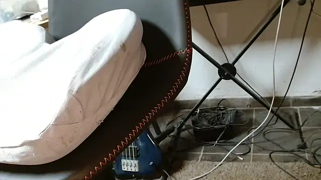 blow2gold online show from October 4, 2025, 1:56 pm