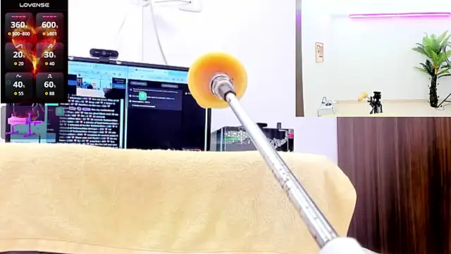 Paulina Davis  online show from November 9, 2025, 10:47 pm