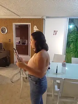 LizzRouse online show from March 11, 2026, 6:02 pm