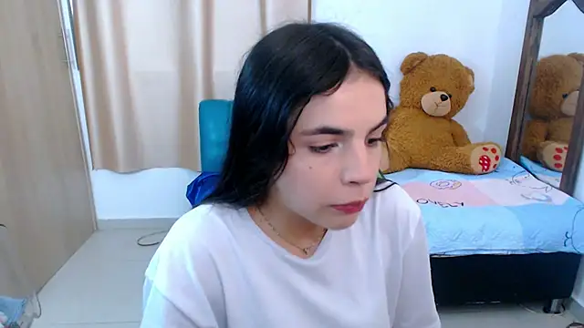 Snapshot of _elenna chatting on March 14, 2025, 5:24 pm elenna online show from March 14, 2025, 5:24 pm