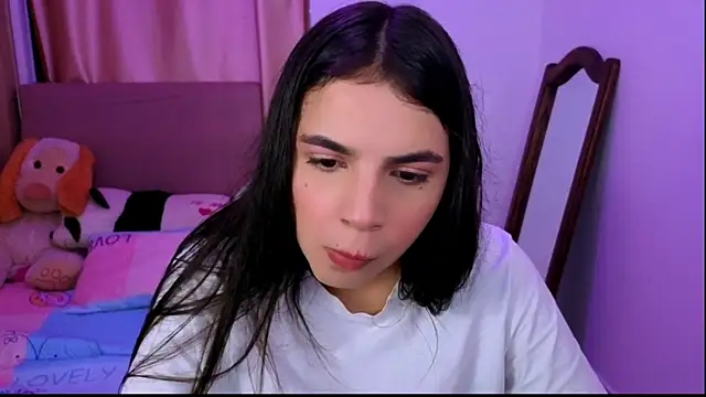 Snapshot of _elenna chatting on October 31, 2025, 5:31 pm elenna online show from October 31, 2025, 5:31 pm