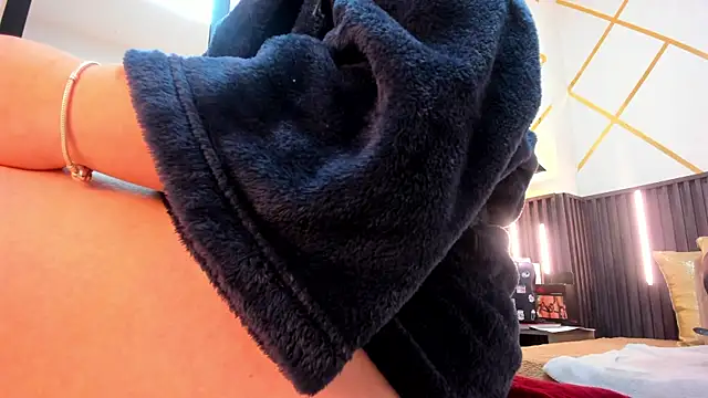  rebecca1 online show from November 8, 2025, 3:26 pm