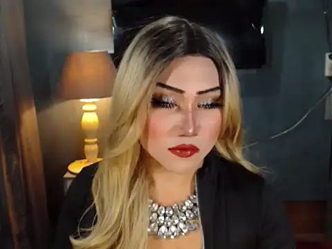 Snapshot of BlackAlison chatting on April 13, 2026, 5:44 am BlackAlison online show from April 13, 2026, 5:44 am