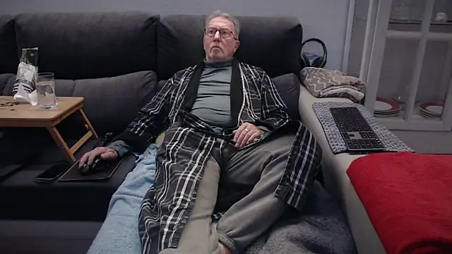 Nudelschwanz online show from March 1, 2026, 6:52 pm