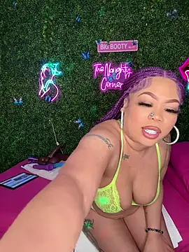 Snapshot of ThickAssRena chatting on January 6, 2026, 10:41 am ThickAssRena online show from January 6, 2026, 10:41 am