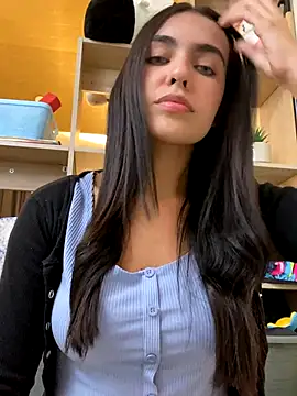 Snapshot of DaphneUwu chatting on October 14, 2025, 12:44 am DaphneUwu online show from October 14, 2025, 12:44 am