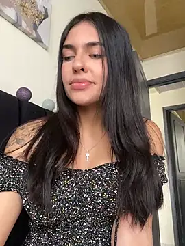 Snapshot of DaphneUwu chatting on January 5, 2025, 4:27 pm DaphneUwu online show from January 5, 2025, 4:27 pm