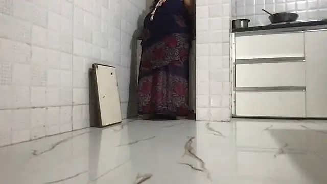 Snapshot of Riyasingh9 chatting on September 30, 2025, 3:34 am Riyasingh9 online show from September 30, 2025, 3:34 am