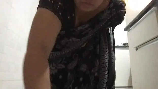 Snapshot of Riyasingh9 chatting on October 2, 2025, 3:32 am Riyasingh9 online show from October 2, 2025, 3:32 am