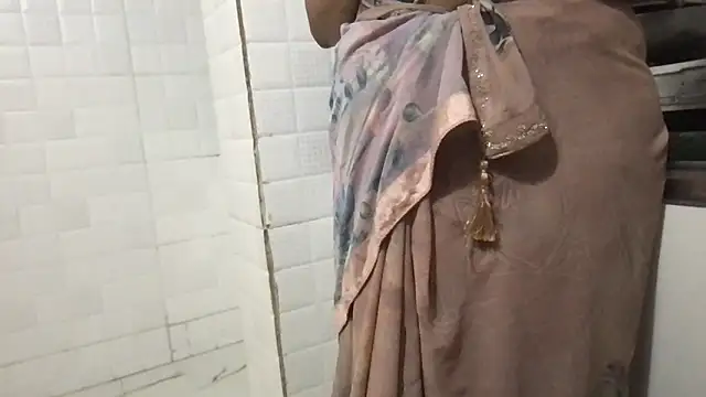 Snapshot of Riyasingh9 chatting on October 17, 2025, 3:21 am Riyasingh9 online show from October 17, 2025, 3:21 am