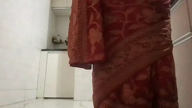 Snapshot of Riyasingh9 chatting on February 14, 2026, 4:34 am Riyasingh9 online show from February 14, 2026, 4:34 am