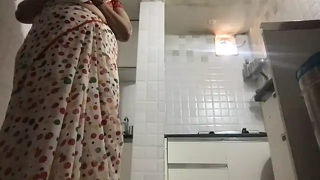 Snapshot of Riyasingh9 chatting on February 6, 2026, 4:41 am Riyasingh9 online show from February 6, 2026, 4:41 am