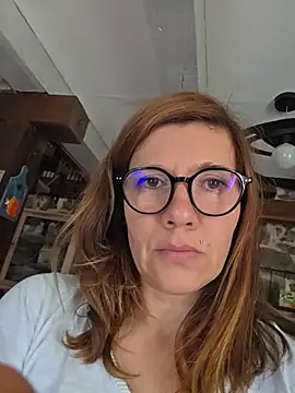 Lina lou4 online show from April 18, 2026, 12:51 pm