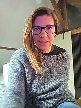 Snapshot of Lina_lou4 chatting on November 21, 2025, 12:48 pm Lina lou4 online show from November 21, 2025, 12:48 pm